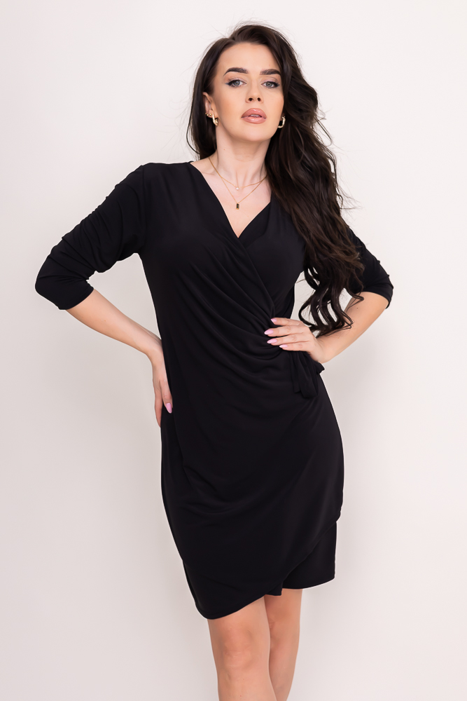 Robe noire froissée