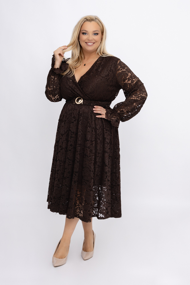 Schokoladenfarbenes Spitzenkleid mit Gürtel