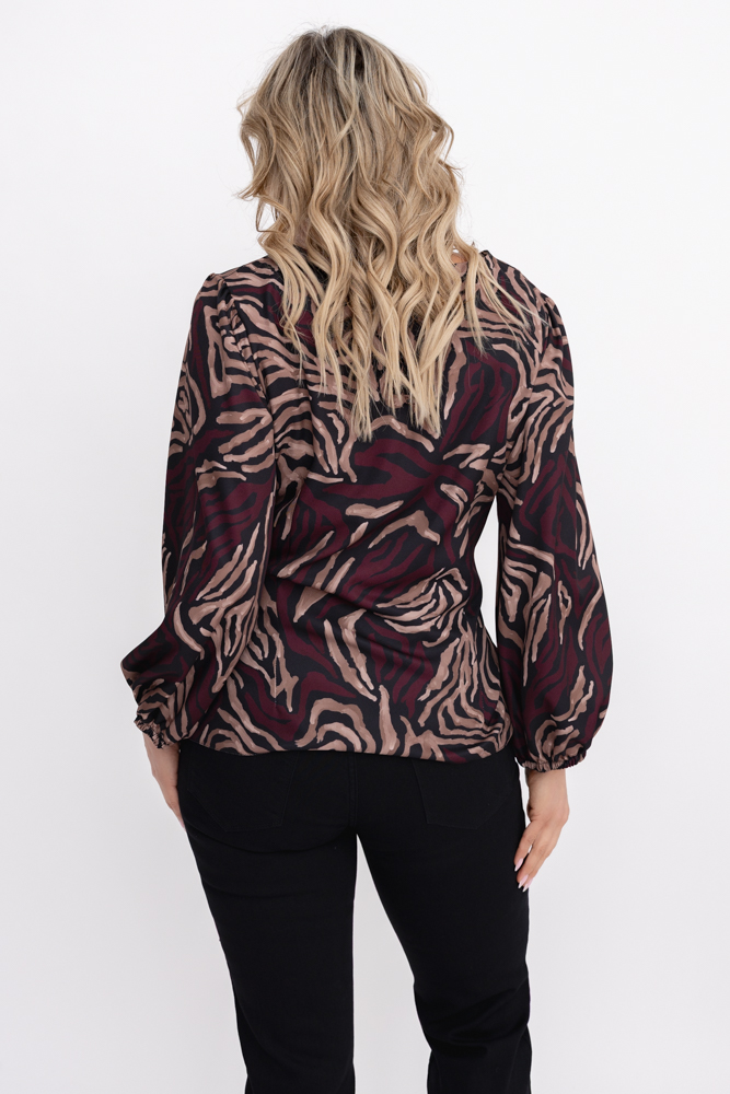 Schokoladenbluse mit Krawatten