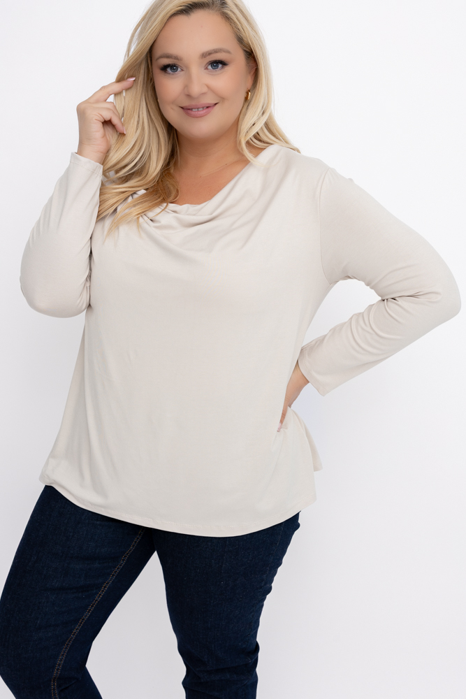 Blusa café con escote vaporoso