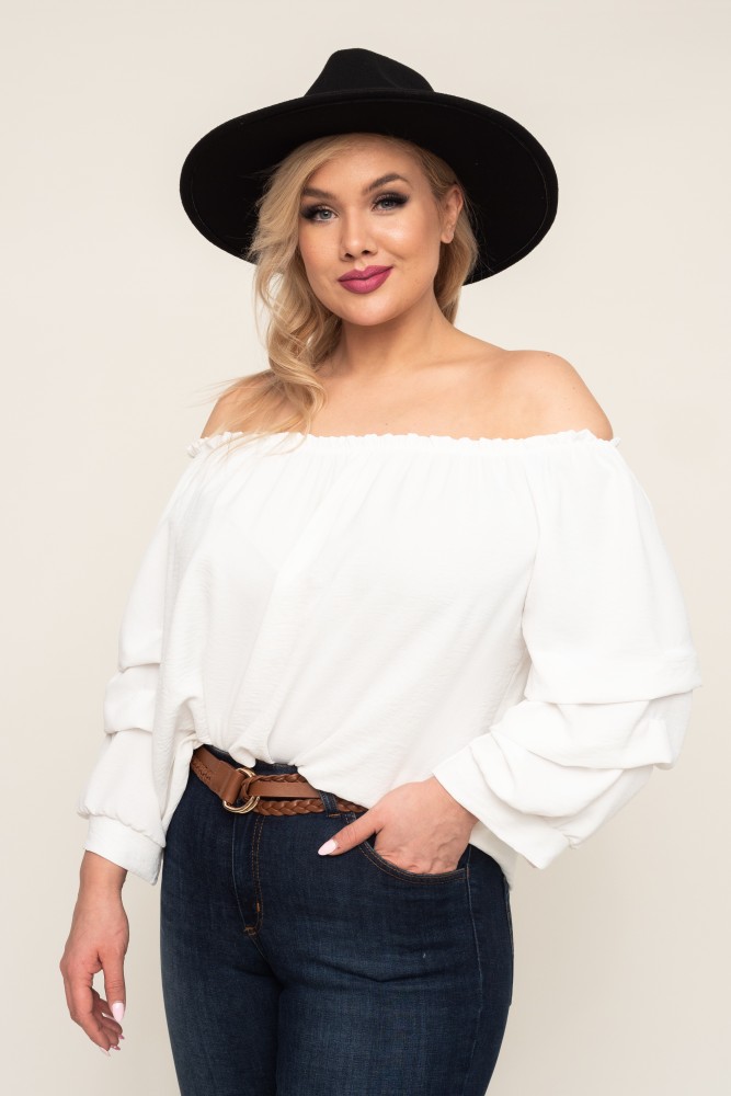Blusa blanca con mangas de volantes
