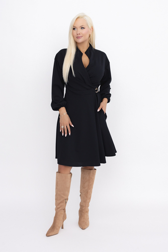 Vestido negro a capas