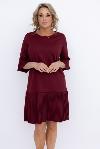 Kastanienbraunes plissiertes Rüschenkleid