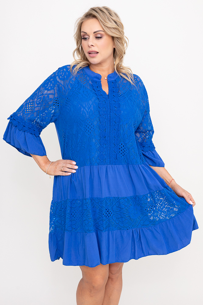 Kornblumenbesticktes Kleid
