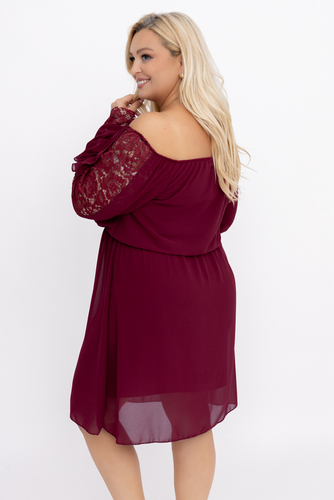  Vestido de gasa granate con mangas de encaje