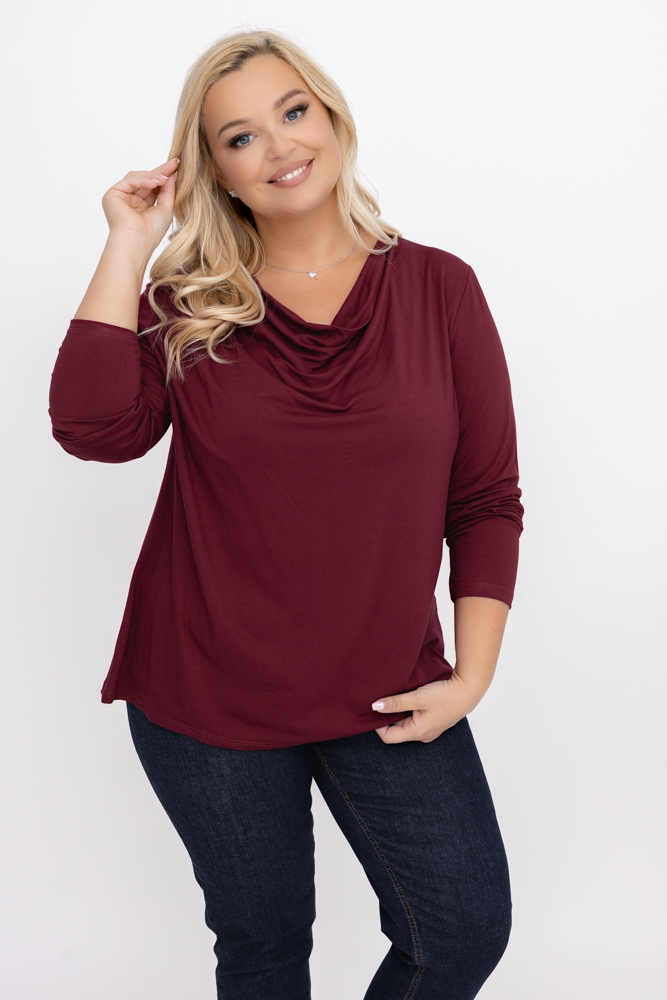 Blusa granate con escote vaporoso 