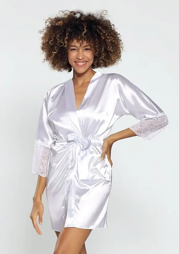 Peignoir en satin blanc