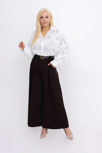 Schwarze Hose mit Gürtel