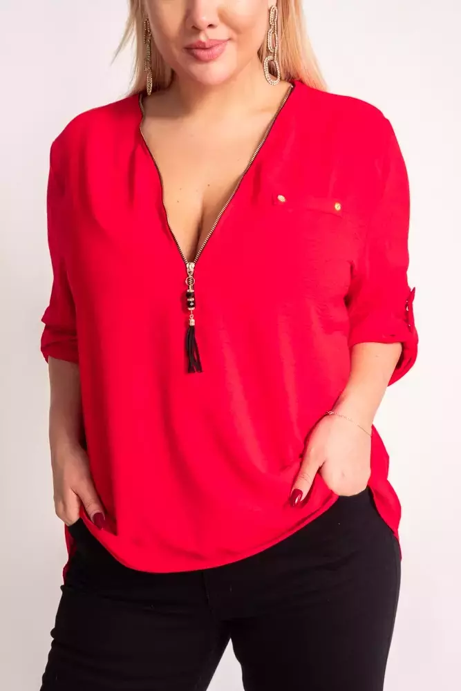 Blusa frambuesa con escote abierto