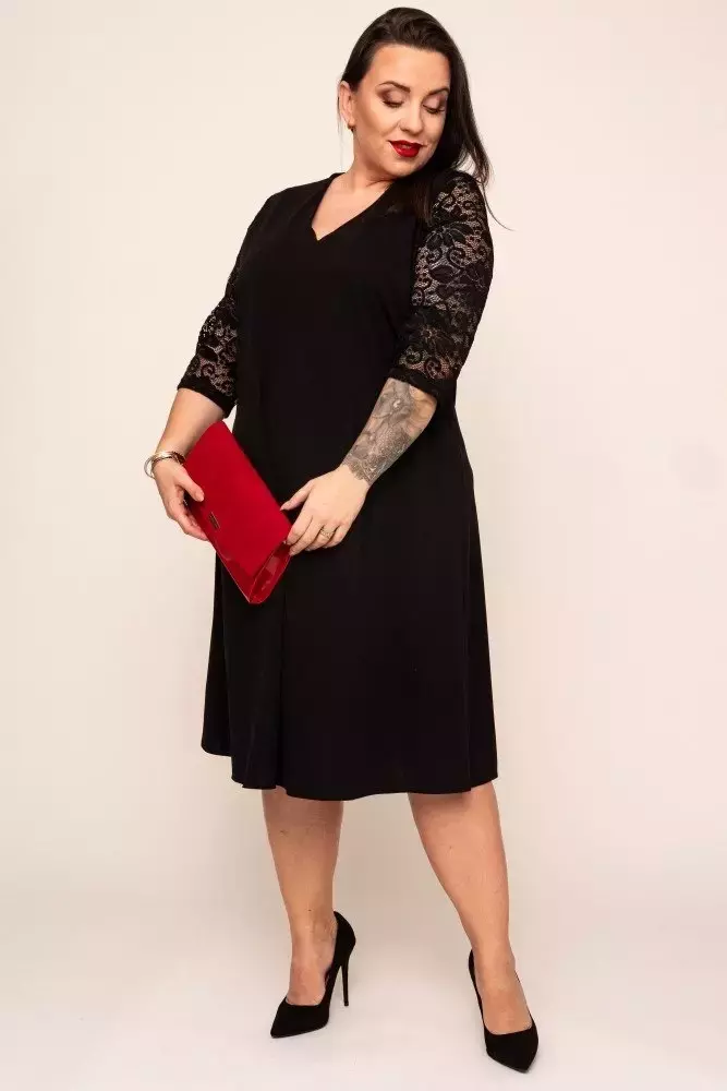 Vestido negro con mangas de encaje